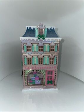 Bath & Body Works limited edition Emily in Paris Wallflower Plug-in.